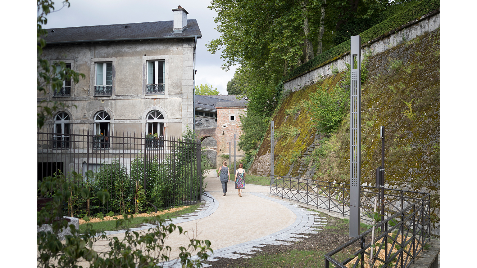 La rue du Hédas, le jardin des senteurs de Pau