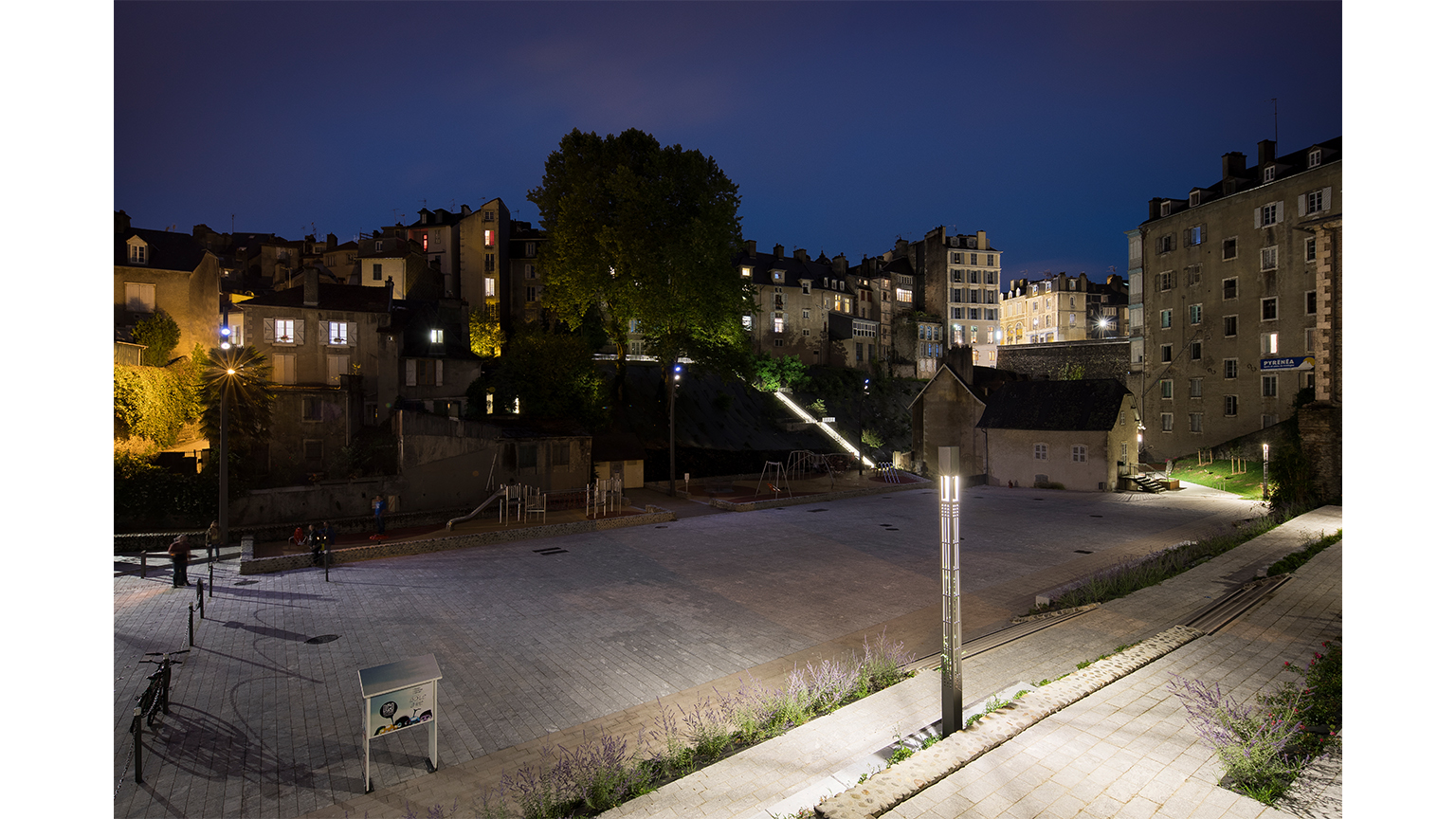 La rue du Hédas, le jardin des senteurs de Pau