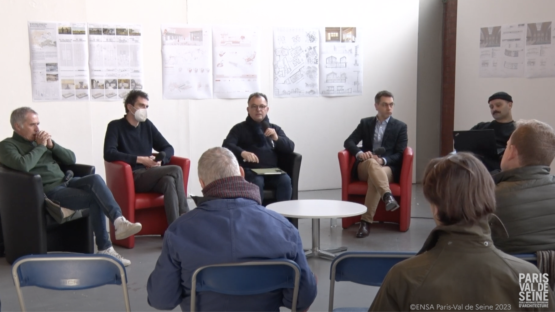 Marc Bigarnet anime une table ronde à l’occasion du Concours Pierre 2023 à l’ENSAPV